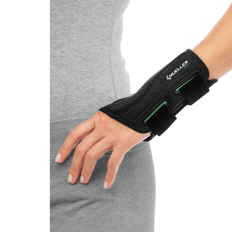 Mueller Green Fitted Wrist Brace