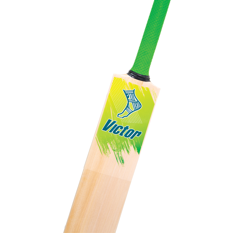 Victor Cricket Bat - Academy